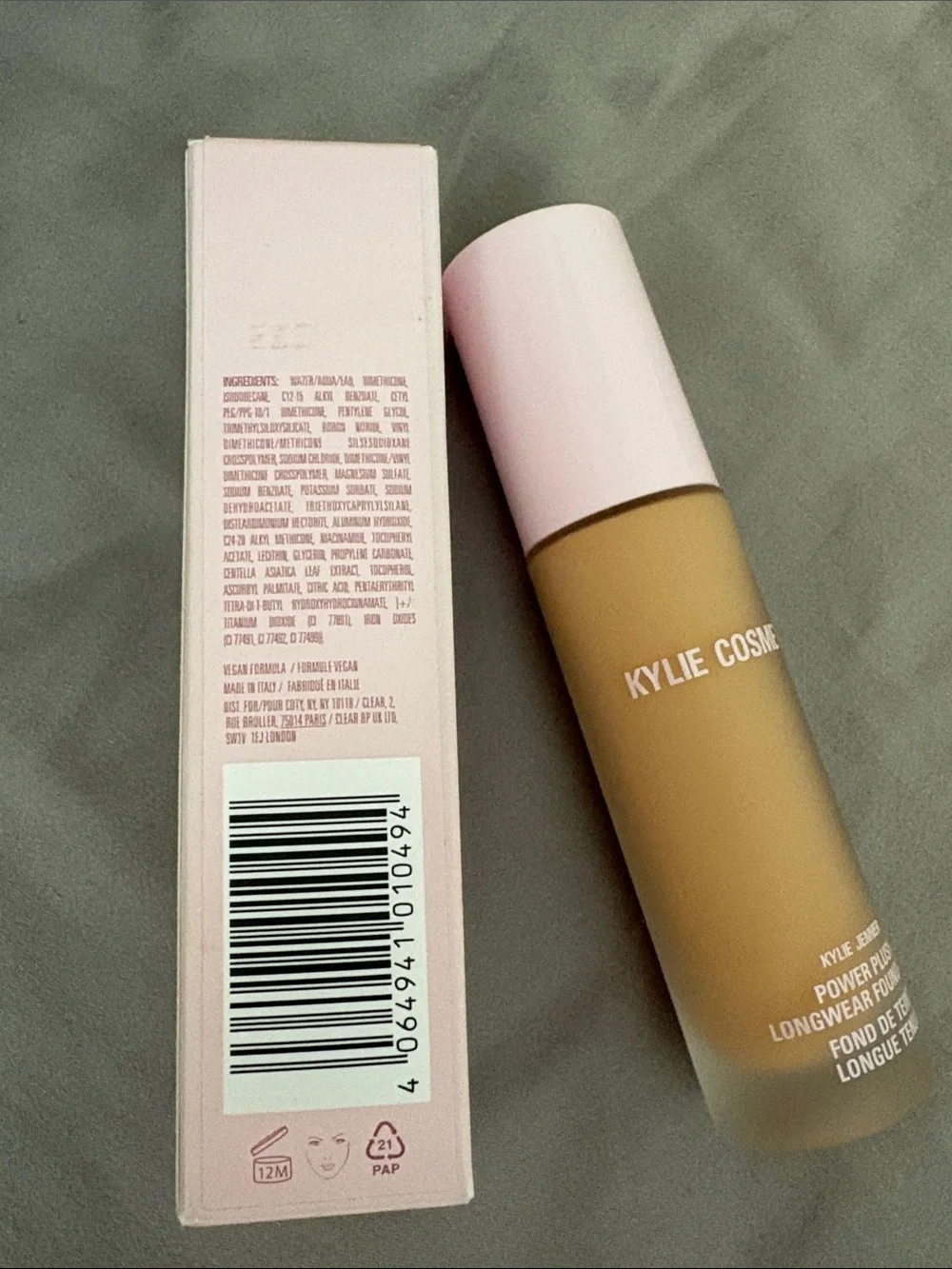 Kylie Cosmetics Power Plush Longwear Foundation — Warm Beige with Pink Cap